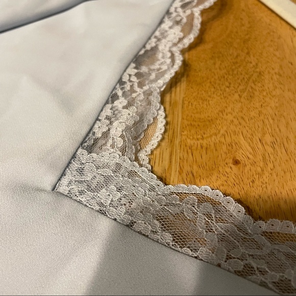 Like New Aritzia Babaton Ambre Lace Camisole Powder Blue Medium - Picture 4 of 5